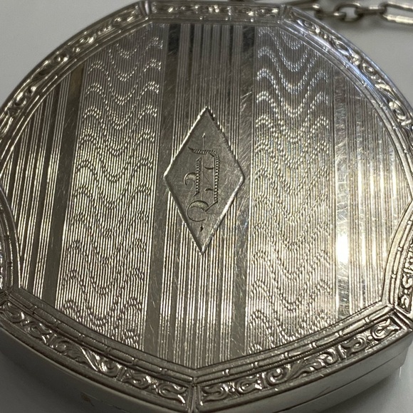 Vintage Art Deco Wristlet Dance Compact (Final Price) - Picture 3 of 13